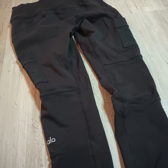 Alo Yoga - Picture 8 of 9